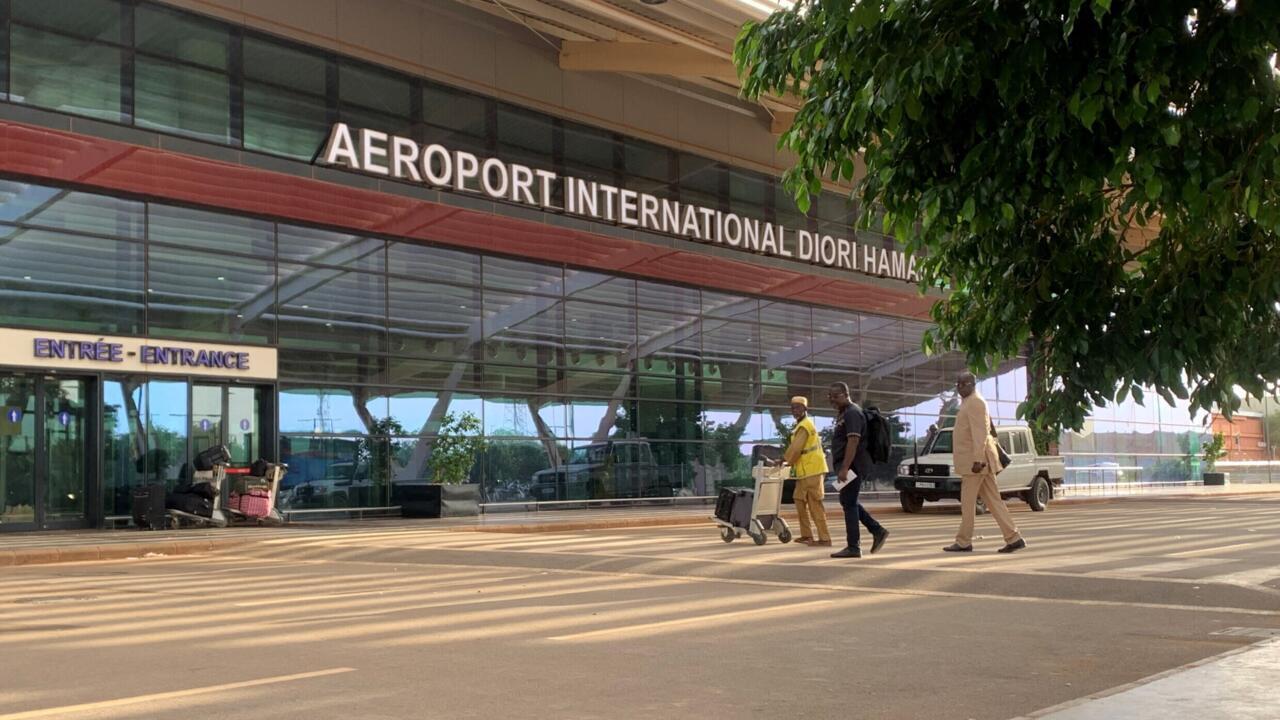 À la Une: l’attaque sur l’aéroport de Niamey, dans la nuit de mercredi à jeudi - Revue de presse Afrique