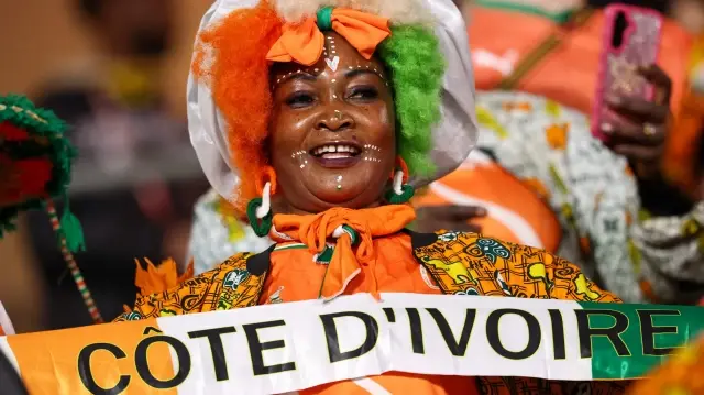 Une supportrice de la Côte d’Ivoire avant le quart de finale de la CAN 2025 entre l’Égypte et la Côte d’Ivoire au Grand Stade d’Agadir, le 10 janvier 2026. Les supporters ivoiriens et sénégalais craignent de ne pas pouvoir assister à la Coupe du Monde 2026.