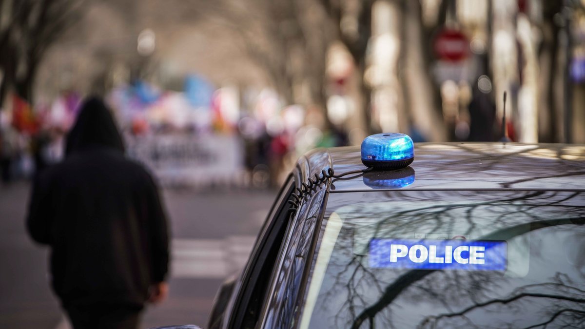 Trois hommes en garde à vue après avoir tiré des fusées après la victoire du Maroc contre le Cameroun