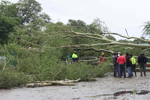 Dix morts et 200 personnes évacuées à cause de violentes inondations : des Belges bloqués en Afrique du Sud