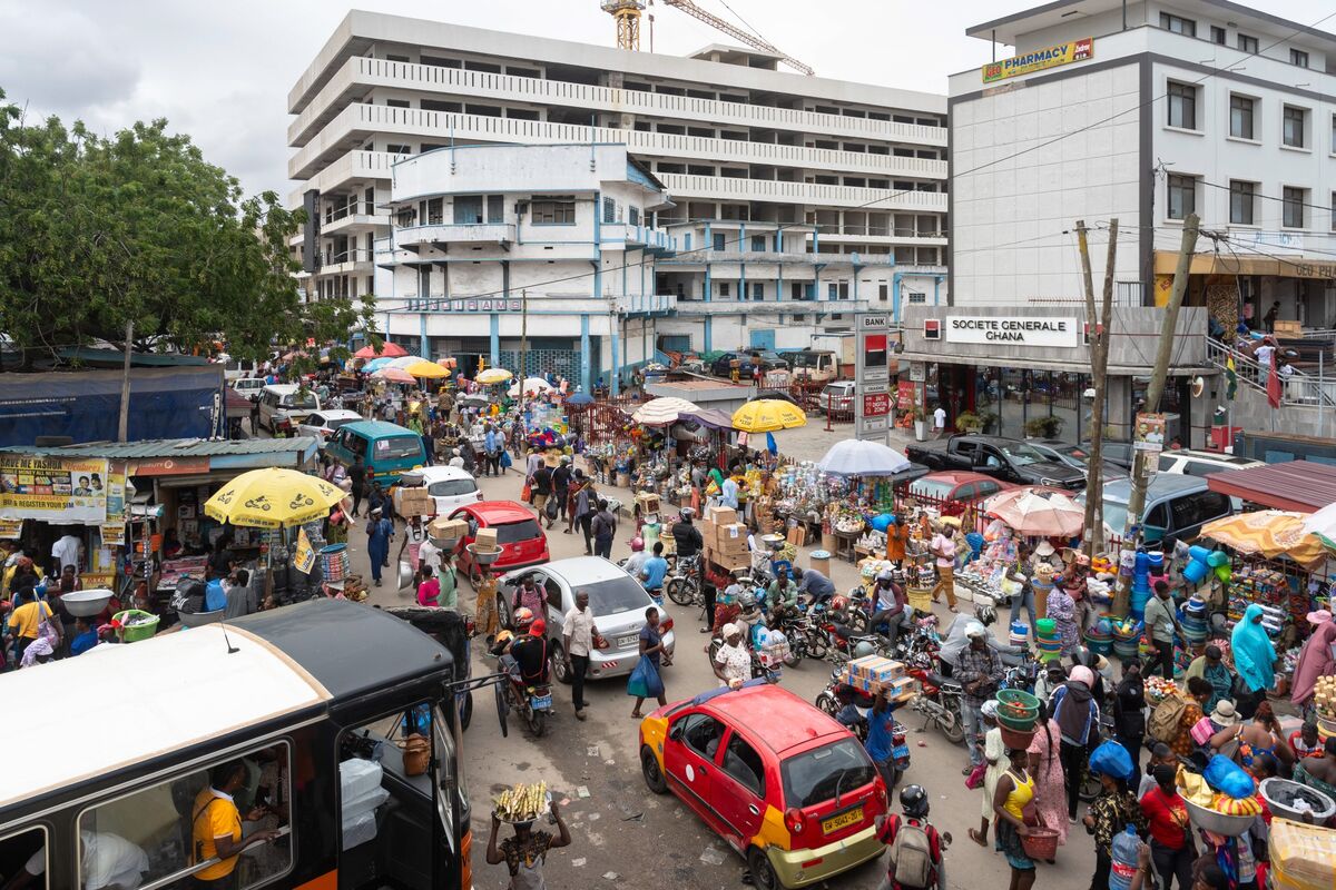 Ghana Cuts Key Rate to 2022 Low as Inflation Seen in Target