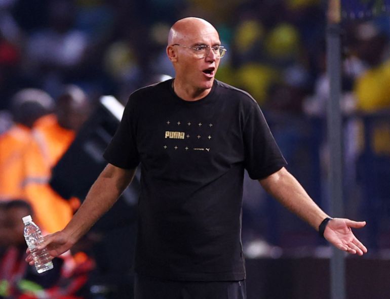 Miguel Gamondi reacts.