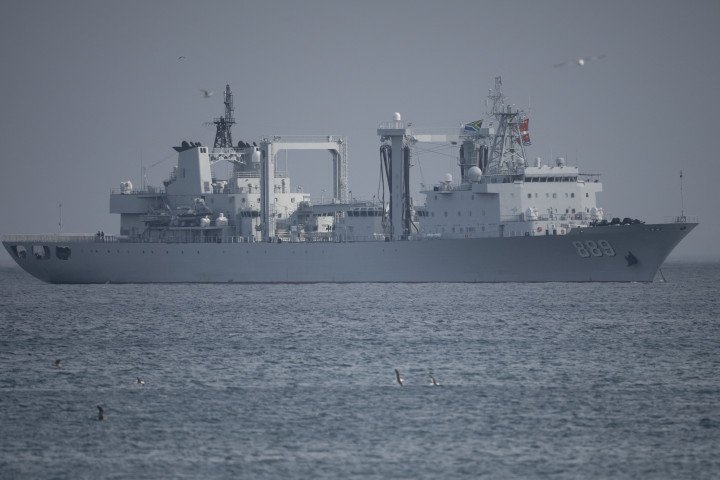 Chinese supply ship Taihu (Hull 889) moored in False Bay near Simon’s Town ahead of the Will For Peace 2026 drills with BRICS Plus navies. (Source: Getty Images)