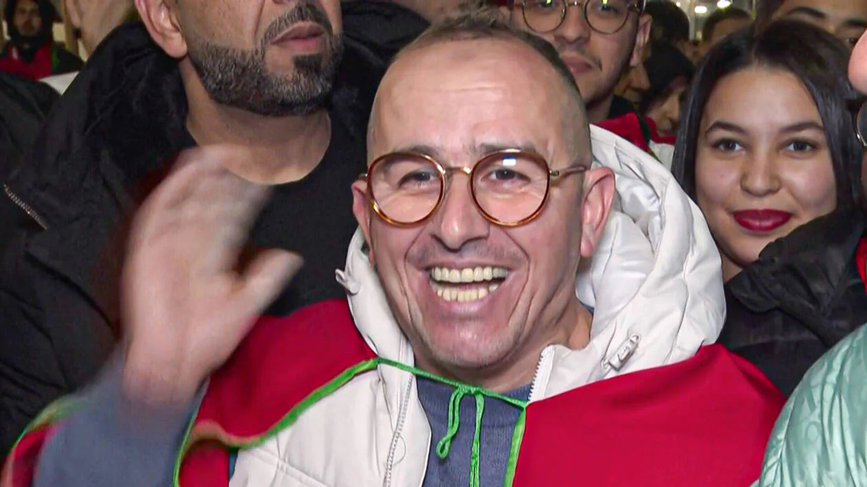 l'immense joie des supporters du Maroc après la victoire en huitième contre la Tanzanie