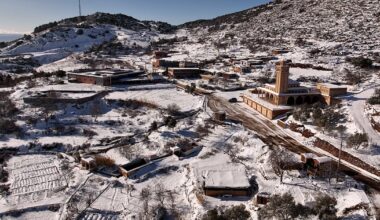 En images: la neige sublime les montagnes environnantes d’Oujda, un spectacle naturel rare