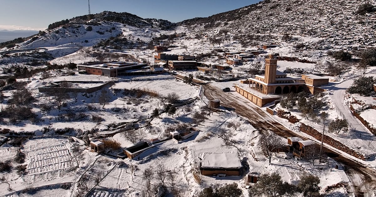 En images: la neige sublime les montagnes environnantes d’Oujda, un spectacle naturel rare