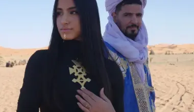 Avec des bijoux à lèvre, Rim Amhaj déstigmatise le tatouage traditionnel