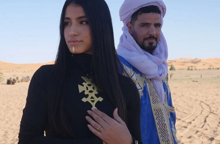 Avec des bijoux à lèvre, Rim Amhaj déstigmatise le tatouage traditionnel