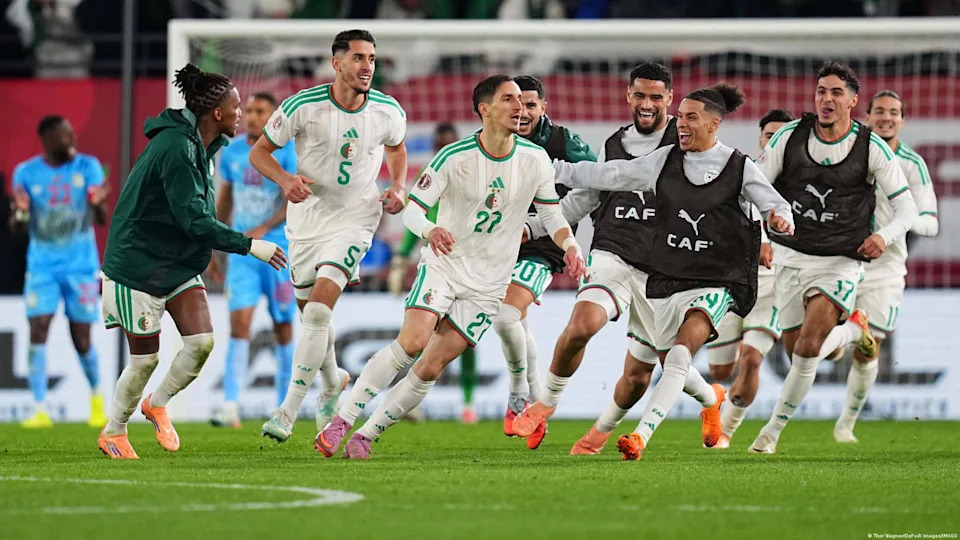 Le soulagement était palpable du côté des supporters algériens après le but magnifique d'Adil Boulbina<span class="copyright">Thor Wegner/DeFodi Images/IMAGO</span>