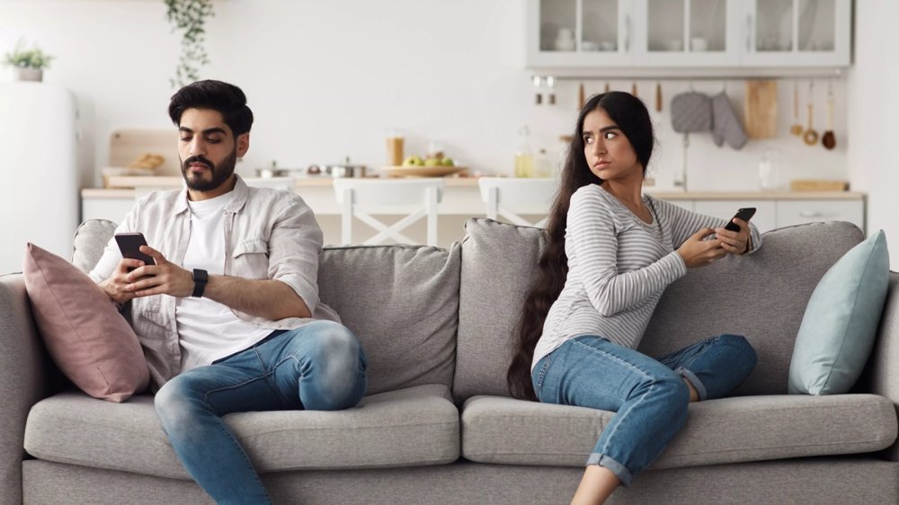 Le divorce silencieux : sauver le foyer et l’image, mais à quel prix ?