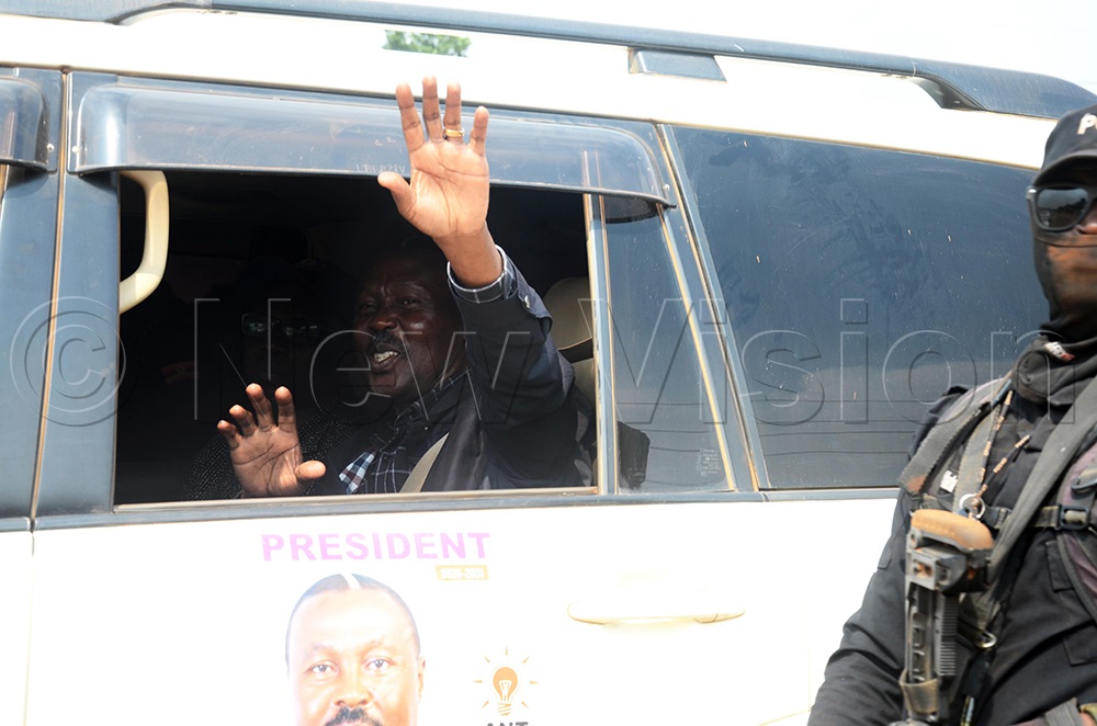 Muntu greeting supporters. (Credit: Isaac Nuwagaba)