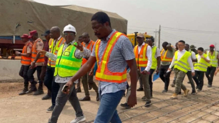 Umahi Lauds Progress on Lagos–Ibadan Expressway, Orders January Deadline