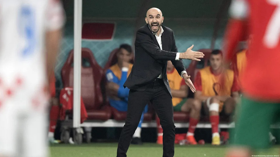 L'entraîneur Walid Regragui a permis au Maroc d'atteindre les demi-finales de la Coupe du monde au Qatar en 2022.<span class="copyright">David Niviere/abaca/picture alliance</span>