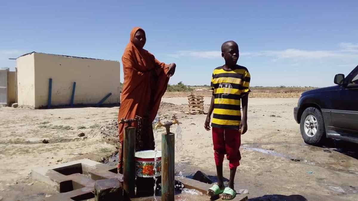 Refugees return to ruined Nigerian town despite threats from armed groups | Armed Groups News