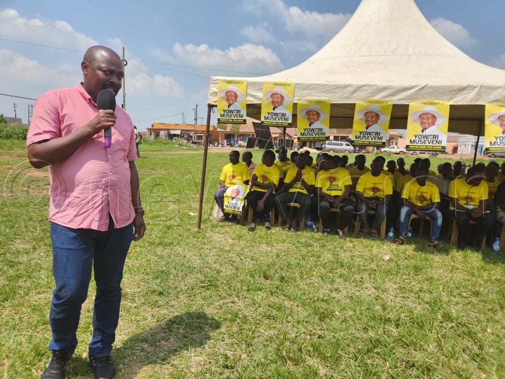 Henry Wabyona, the Presidential Private Secretary on Political and Diaspora matter addressing the youth who crossed over. (Photo by Peter Abaanabasazi)