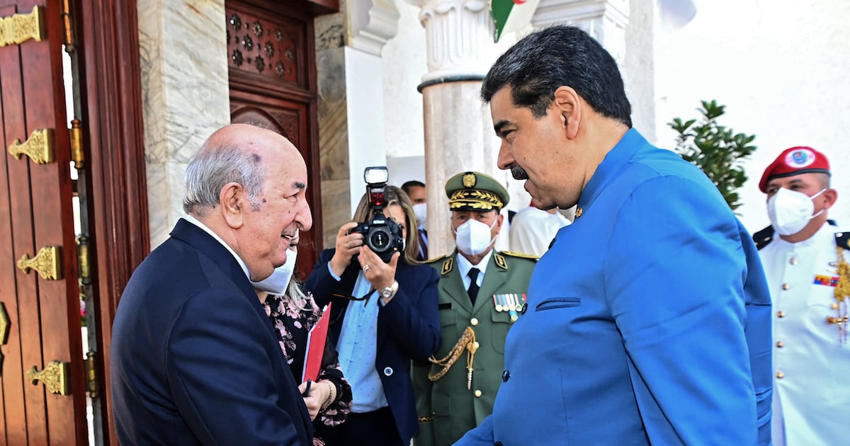 Pourquoi Tebboune ne réagit pas à la chute de Nicolas Maduro, son allié intime