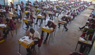 Grade A numbers rise as 270,000 candidates qualify for university