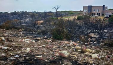 Fire crews take advantage of cooler weather as Mossel Bay fire blaze remains under control