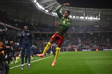 TOPSHOT-FBL-AFR-2025-MATCH 40-ZAF-CMR