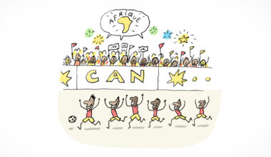 Dans un stade de foot, des joueurs d'équipes africaines saluent les supporters dans les gradins. Les supporters crient tous ensemble "Afrique".