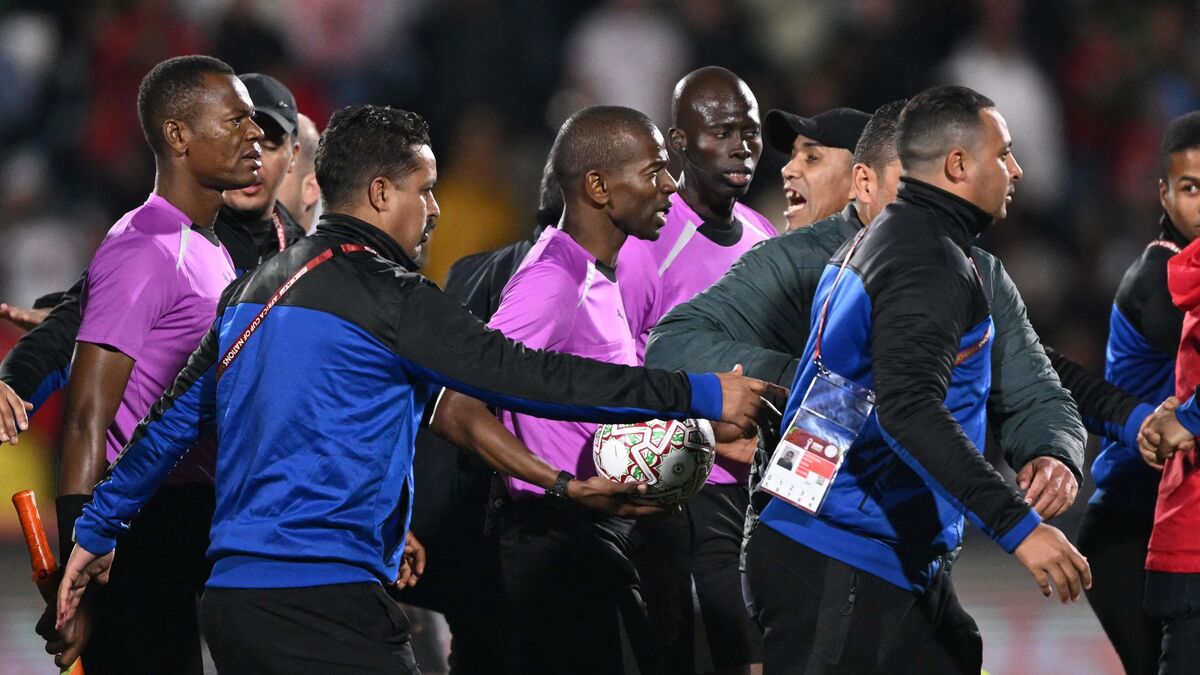 CAN 2025 : Arbitre escorté et poursuivi jusqu’aux vestiaires, déclarations amères… l’Algérie ne décolère pas et cible l’arbitrage
