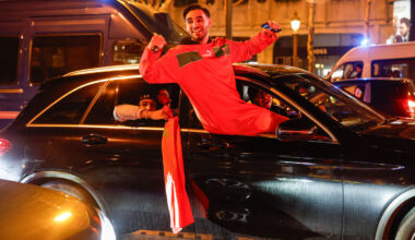 « C’est la première fois que je pleure ! » : malgré l’interdiction, des milliers de supporters du Maroc sur les Champs-Élysées