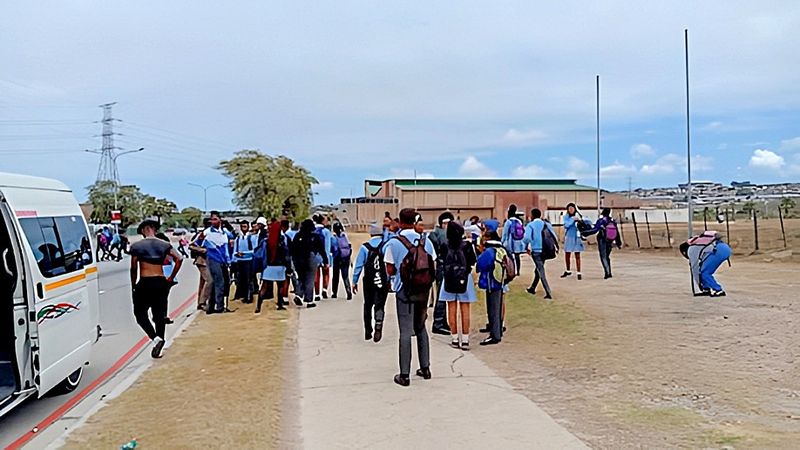 Metro police in Nelson Mandela Bay on Friday arrested a taxi driver transporting 40 passengers — most of them schoolchildren. (Photo: Supplied / Nelson Mandela Bay Municipality)