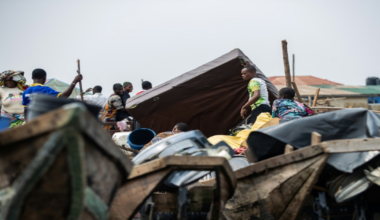 Lagos rase le plus grand bidonville flottant d'Afrique : 30.000 expulsés, trois morts | Toute l’actualité en France et dans le Monde