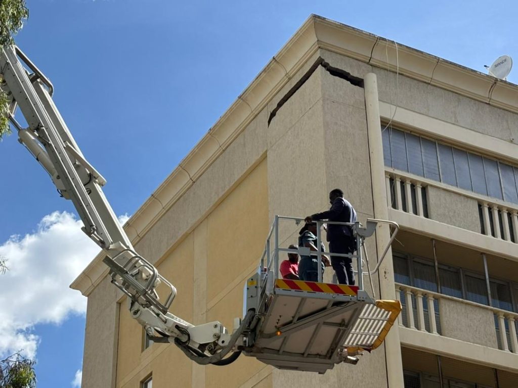 Staff told to return to damaged correctional service building - News