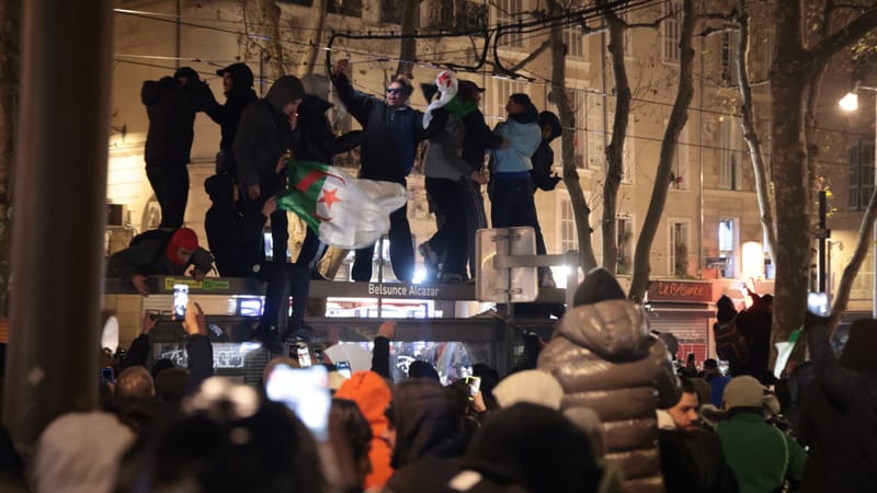 Des centaines de Marseillais ont convergé vers le Vieux-Port (piétonisé par la Préfecture pour l'occasion) pour partager leur joie après le match.