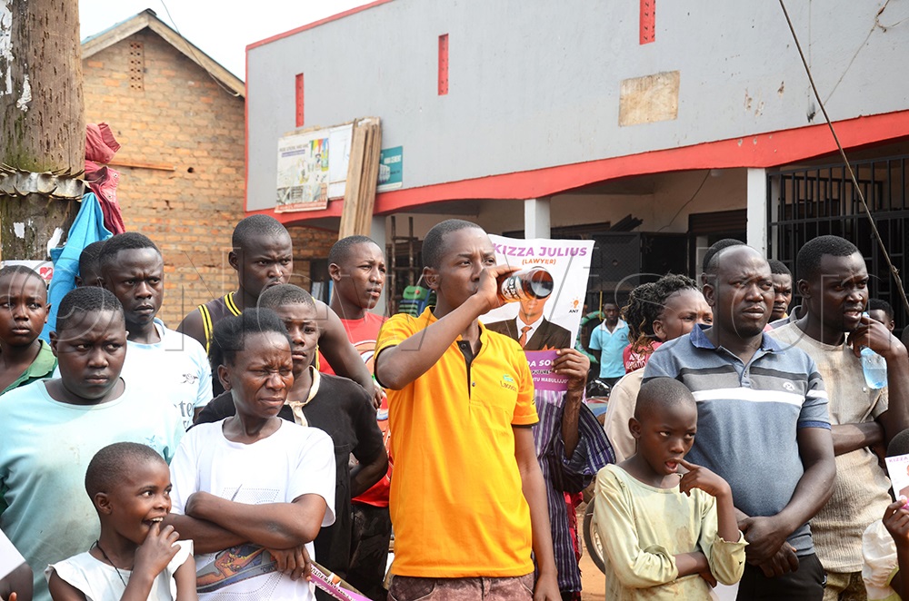 Voters listening to Muntu at his campaign rally. (Credit: Isaac Nuwagaba)