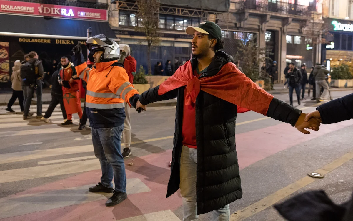 des parents en « gilets jaunes » pour éviter les débordements après le match du Maroc