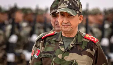 L'Inspecteur général des FAR s'entretient avec le commandant de la Force de la mission de l'ONU