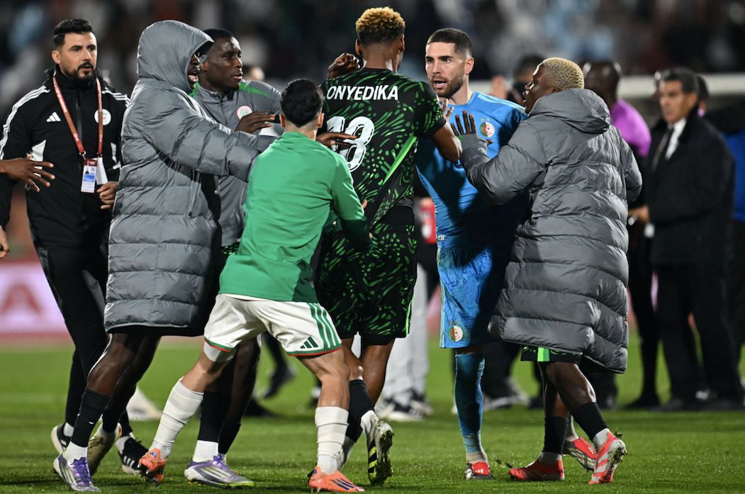 violences, débordements... la situation dégénère après le coup de sifflet final