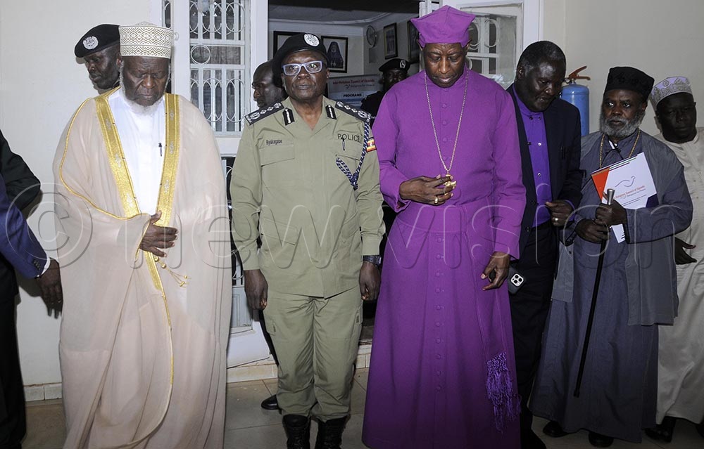 (L-R) Mufti of Uganda Shaban Mubajje, Abbas Byakagaba, Inspector General of Police, Stephen Kazimba, Archbishop of the Church of Uganda, and His Eminence Metropolitan Jeronymos Muzeeyi of the Orthodox Church of Uganda in a prayer for peaceful elections. (Credit: Wilfred Sanya)