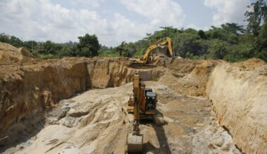 Ghana moves to rewrite mining laws for bigger share of gold revenues