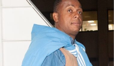 Zimbabwe appoint Courtney Walsh as bowling consultant ahead..