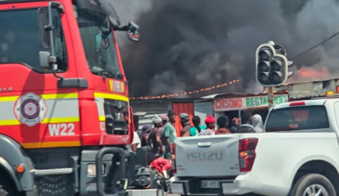 Winds hamper efforts to battle Dunoon informal settlement fire