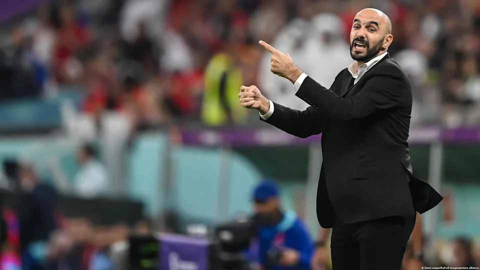 Le sélectionneur marocain Walid Regragui en quart de finale de la Coupe du monde 2022 au Qatar face au Portugal.<span class="copyright">Harry Langer/DeFodi Images/picture alliance</span>
