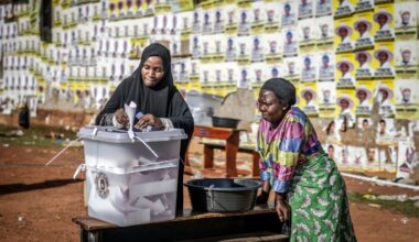 Uganda opposition leader cut off from communications after polls