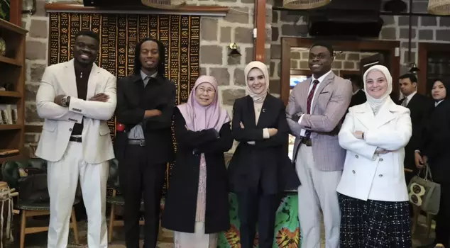 The wife of the Prime Minister of Malaysia visited the African House in Ankara.