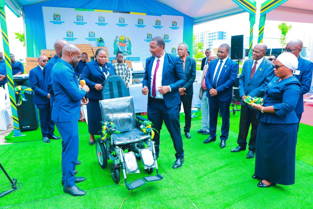 Government distributes vehicles and digital tools to support special education