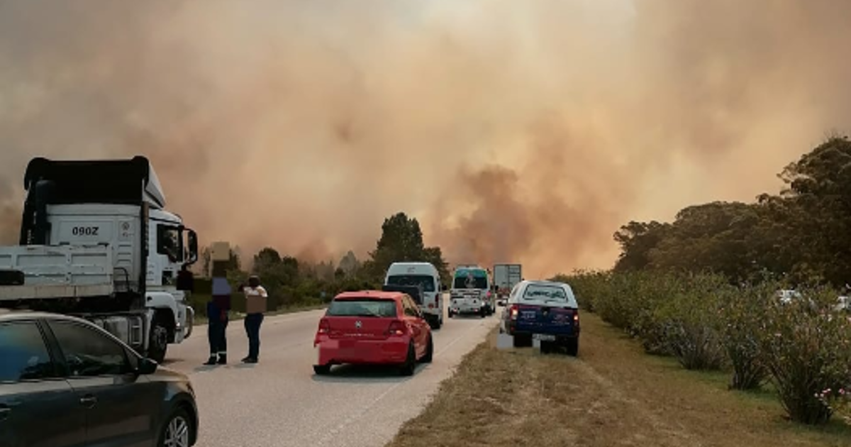 Fight to contain the devastating blaze in Mossel Bay continues