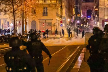 Affrontements entre les forces de l'ordre et des supporters algériens à Marseille, le 10 janvier 2026.