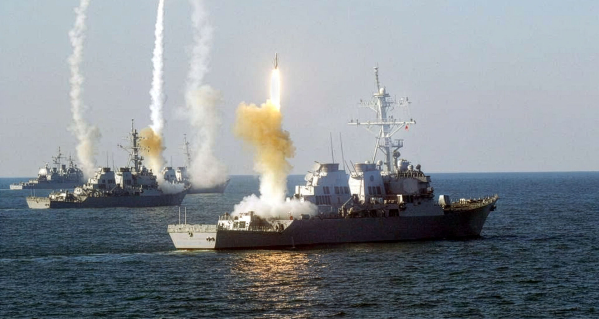 The Guided Missile Cruiser Uss Vicksburg Cg 69 And The Guided Missile Destroyers E27da3