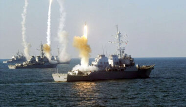 The Guided Missile Cruiser Uss Vicksburg Cg 69 And The Guided Missile Destroyers E27da3