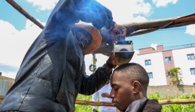A Kenyan barber uses a sharpened shovel and is a sensation on TikTok
