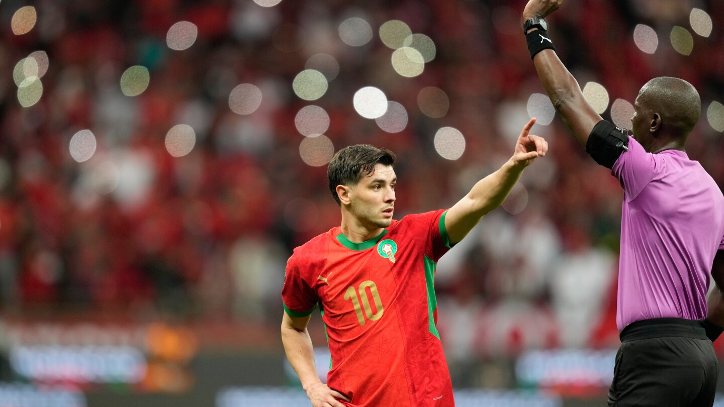 Díaz fires Morocco into Africa Cup quarterfinals where Cameroon awaits