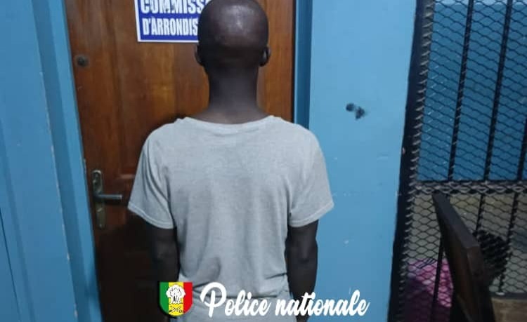 il active sa caméra pour la filmer dans des positions compromettantes – ACTUSEN