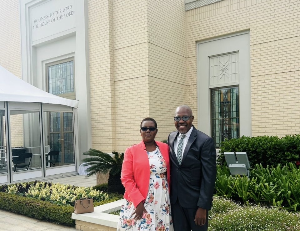 Murombwi's parents in front of the Harare Temple on the media day. Image credit: Lynn Murombwi